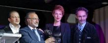 Natacha Polony recevant son prix des mains du député Olivier Dassault.