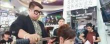 Un coiffeur vietnamien.