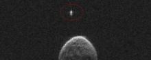 L'astéroïde et sa lune.