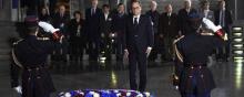 François Hollande se recueille au mémorial de la Shoah à Paris, mardi 27 janvier 2015.