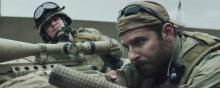 Bradley Cooper en tireur dans le film "American Sniper".