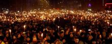  Des milliers de Danois ont manifesté lundi soir pour rendre hommage aux victimes des attentats de ce week-end.