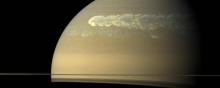 Vue d'une tempête géante sur Saturne.