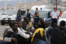 Des migrants à la frontière franco-italienne. 