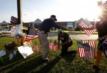 Un mémorial improvisé a été monté devant le contre de recrutement de la ville de Chattanooga après la mort de quatre Marines dans une fusillade jeudi 16.