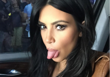 Kim Kardashian Instagram Tire La Langue Juillet 2015