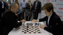 La partie d'échecs éclair de Magnus Carlsen.