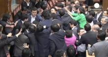 Une bagarre entre parlementaires au Japon.