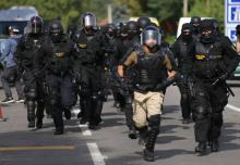 Les policiers anti-émeute hongrois.