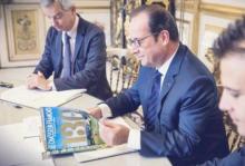 François Hollande avec le magazine "Le Chasseur français".