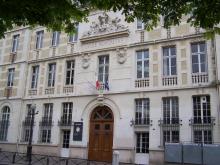 La façade du lycée Montaigne à Paris.