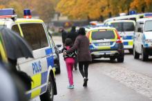La Police à l'école de Trollhattan (Suède) après l'attaque au sabre.