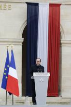 François Hollande Invalides Cérémonie Hommage Drapeau 27.11.2015