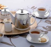 La cloche tapissée d’une feutrine de la théière Salam permet de conserver le thé à une température optimale deux fois plus longtemps que dans une théière classique.