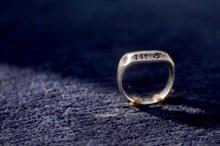 Un anneau du XVe siècle censé avoir appartenu à Jeanne d'Arc.