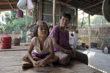 Thaïlande, enfant éduqué par sa grand-mère