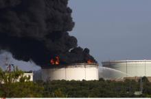 Deux explosions de nature criminelle ont embrasé deux cuves d'hydrocarbures mardi 14 à Berre-l'Etang.