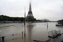 Le niveau de la Seine grimpe à Paris