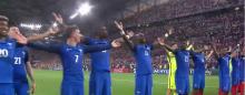 Les joueurs de l'équipe de France ont effectué un clapping à la fin du match contre l'Allemagne, célébrant leur victoire avec les supporters français.