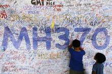 Mur en hommage aux victimes du vol MH370.