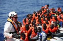 La Croix rouge italienne porte secours à des migrants en Méditerranée 