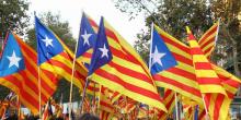 Des drapeaux catalans.