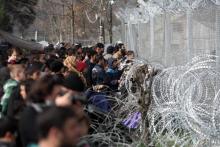 Des migrants à la frontière de la Grèce et de la Macédoine en février 2016.