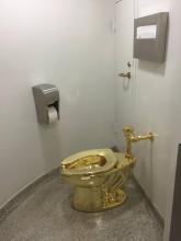 Des toilettes en or massif.