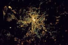 Une photo vue du ciel, pris par le spationaute Thomas Pesquet, de la fête des lumières de Lyon. Mais en fait, c'est Rome.