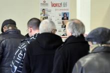 Un bureau de vote lors de la primaire de la gauche.