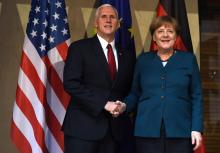 La Chancelière allemande Angela Merkel et le vice-président américain Mike Pence lors de la conféren