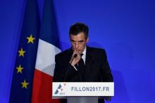 François Fillon lors de ses explications à la presse sur les soupçons d'emploi fictif, à Paris le 6 