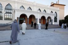 Des musulmans arrivent à la mosquée de Fréjus pour prier, le 24 septembre 2015