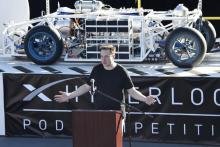 Elon Musk, PDG de SpaceX, présente son projet "Hyperloop", le 29 janvier 2017 à Hawthorne, en Califo