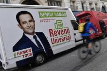 La caravane pour le revenu universel de Benoît Hamon, la candidat PS à l'élection présidentielle, à 