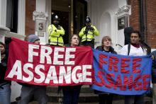Manifestation pour la libération de Julian Assange devant l'ambassade d'Equateur, le 14 novembre 201