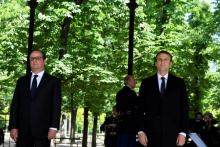 François Hollande et Emmanuel Macron lors d'une cérémonie de commémoration de l'abolition de l'escla