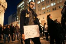 Un manifestant montre l'inscription "I can't breathe" ("je ne peux plus respirer", ndlr), lors d'un 