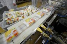 Une unité de production de biscuits "petit beurre" dans une usine LU de La Haye-Fouassiere, près de 
