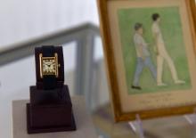 Une montre Cartier offerte en cadeau à Jackie Kennedy, accompagnée d'un tableau peint par la légenda