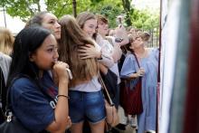 Les lycéens découvrent les résultat du baccalauréat à Saint-Denis, à La Réunion, en France, le 5 jui