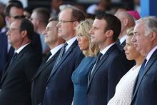 Le président Emmanuel Macron salue le maire de Nice Christian Estrosi et son épouse Laura Tenoudji a