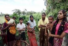 Des mères de famille rohingya affirmant avoir été violées par des soldats birmans, le 15 juillet 201