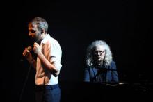 Le chanteur Christophe Willem répète avec le pianiste-arrangeur Yvan Cassar aux Francofolies de La R