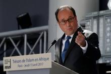 François Hollande lors de l'inauguration de l'exposition "Trésors de l'islam en Afrique", à l'Instit
