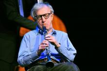 L'acteur américain Woody Allen joue de la clarinette, lors d'un concert avec le New-Orleans Ensemble