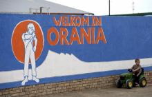 Une peinture murale souhaite la "Bienvenue à Orania", en afrikaans, le 17 avril 2013 en Afrique du S