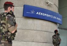Deux militaires de l'opération sentinelle le 20 juillet 2016 à l'aéroport de Roissy