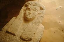 Un sarcophage découvert dans la province de Minya, au sud du Caire, sur une photo publiée le 15 août