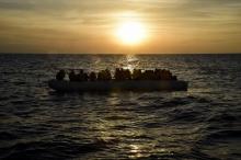 Au moins cinq migrants africains ont péri et 50 sont portés disparus après avoir été jetés jeudi par